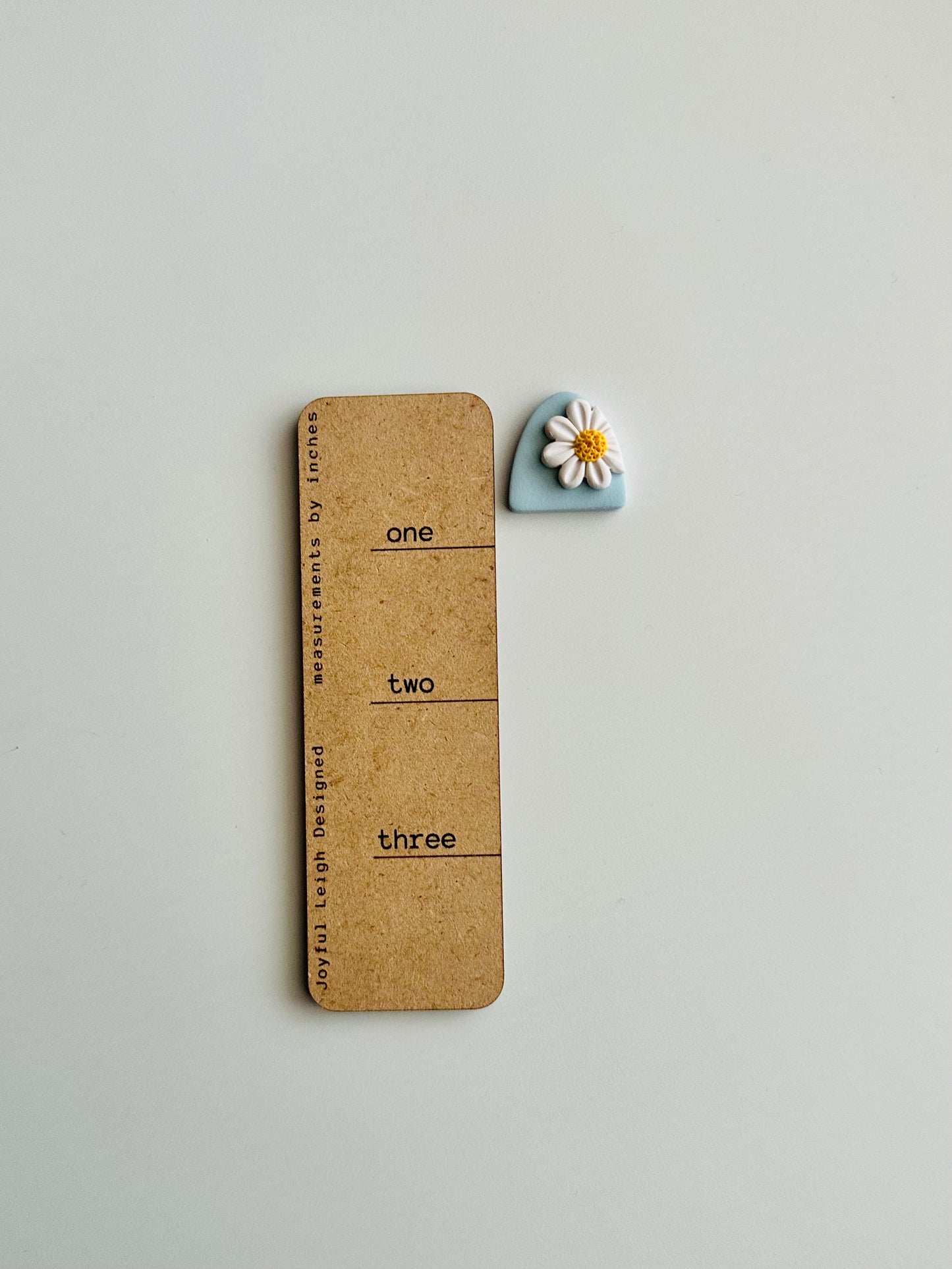 Arched Daisy Studs
