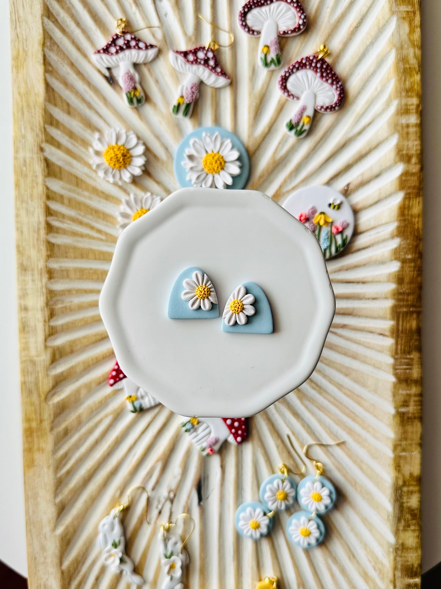 Arched Daisy Studs